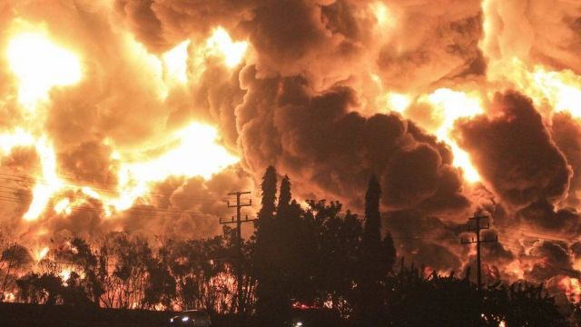 Endonezya'da Petrol Rafinerisinde Patlama Meydana Geldi!