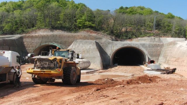 Karadeniz Sahil Yolu Projesi'nde Tünel İnşaatları Devam Ediyor!