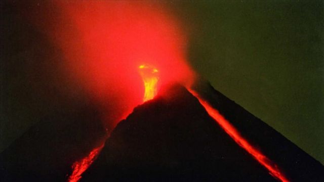 Merapi Yanardağı Bir Ayda İki Kez Patladı!