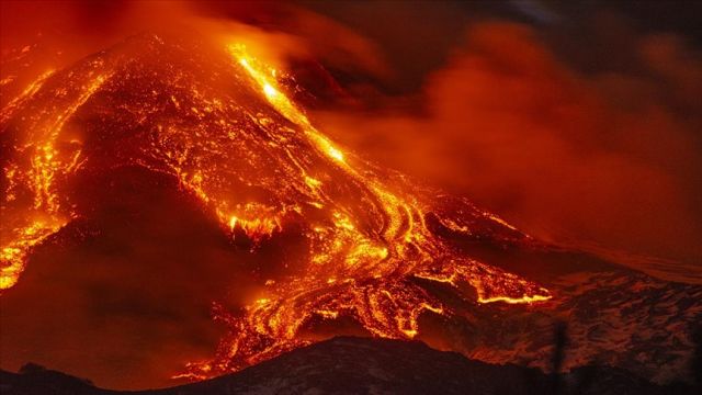 Etna Yanardağı Yeniden Faaliyette!