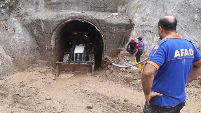 Selde Kaybolan Tünel İşçisini Arama Çalışmaları Devam Ediyor!