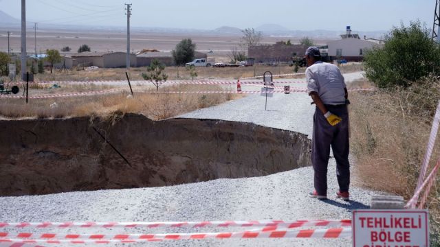 Konya'da 20 Metre Çapında Dev Bir Obruk Daha Oluştu!