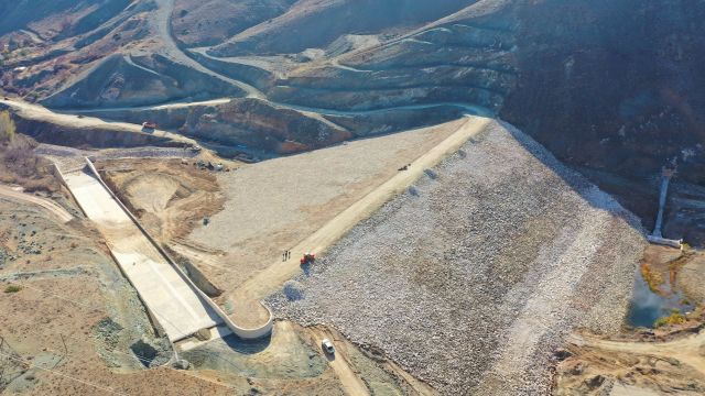 Malatya Karadere Göleti'nde İnşaat Çalışmaları Devam Ediyor