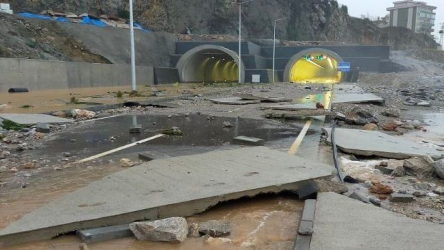 Zonguldak Kilimli Sahil Yolu Dalgalara Yenik Düştü!