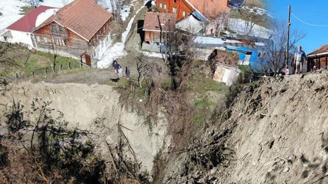 Kastamonu Çatalzeytin’de Heyelan