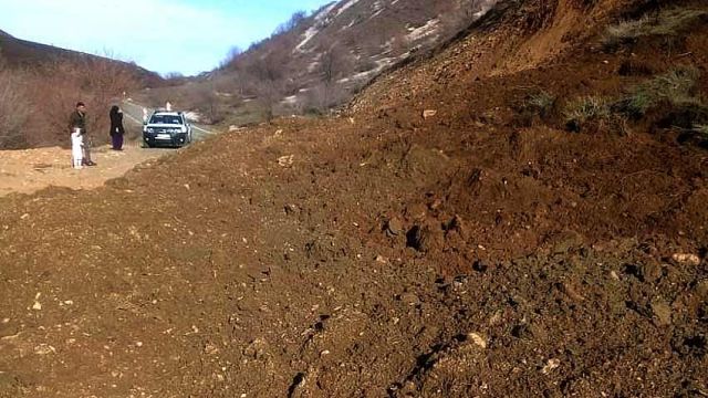 Karlıova - Yedisu Yolu Heyelan Sonrası Trafiğe Açıldı