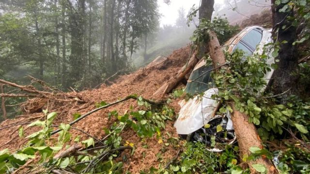 Rize'de Heyelan Nedeniyle 31 Köy Yolu Ulaşıma Kapandı