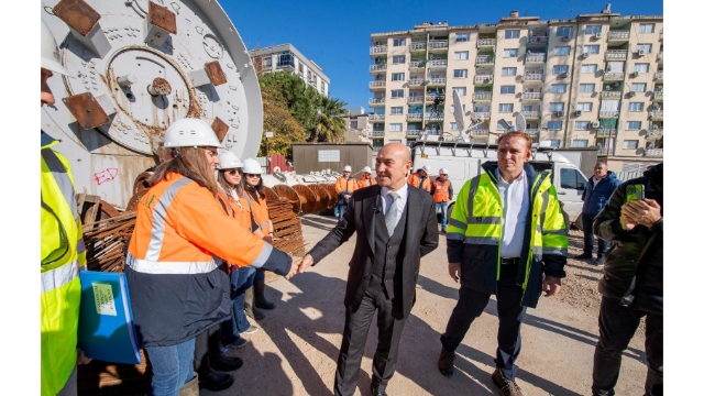 İzmir’de Tünel Açma Makineleri Yer Altına İndi