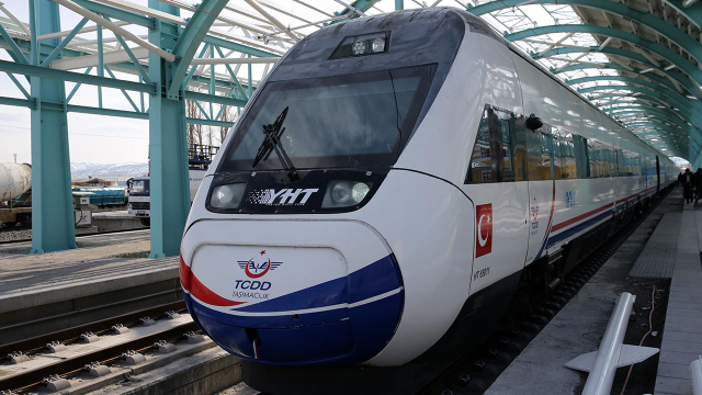Ankara-İzmir Arası Hızlı Trenle 3,5 Saate Düşecek