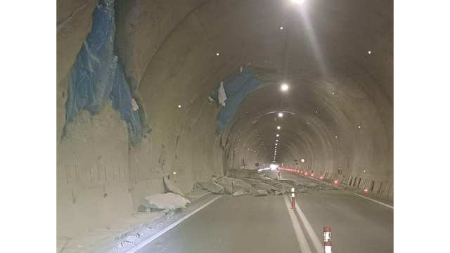 Artvin-Yusufeli Karayolu Üzerindeki T14 Tüneli Çöktü