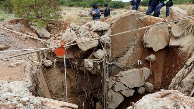 Güney Afrika'da yüzeye çıkan 14 kaçak madenci yakalandı