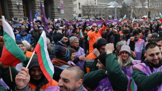 Madencilerden yeni vergi uygulamasına protesto